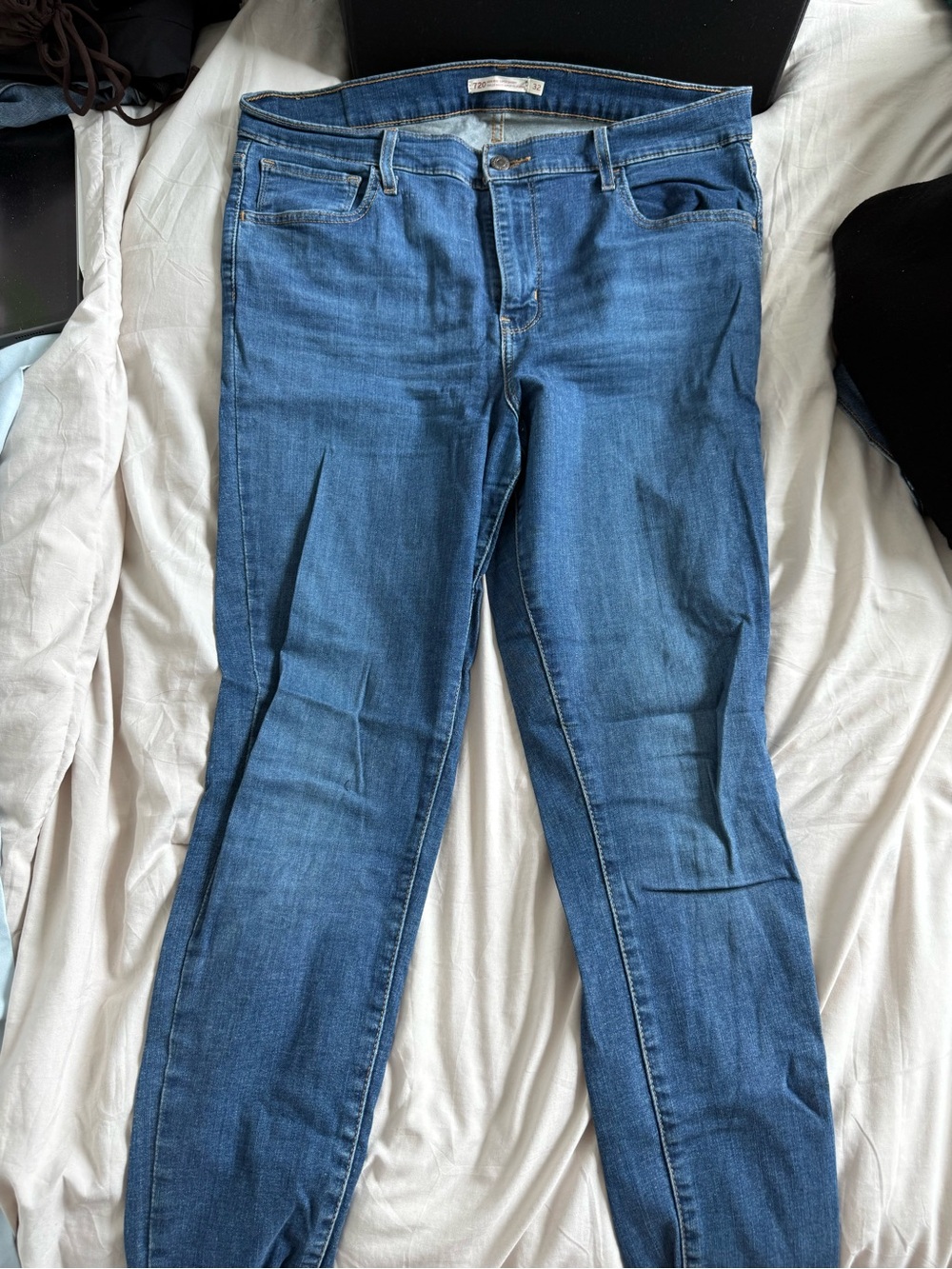 Levi's Women's Skinny Jeans in Medium Blue Wash